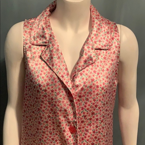 Victoria’s Secret Sleeveless Button Down Tank - Picture 2 of 4